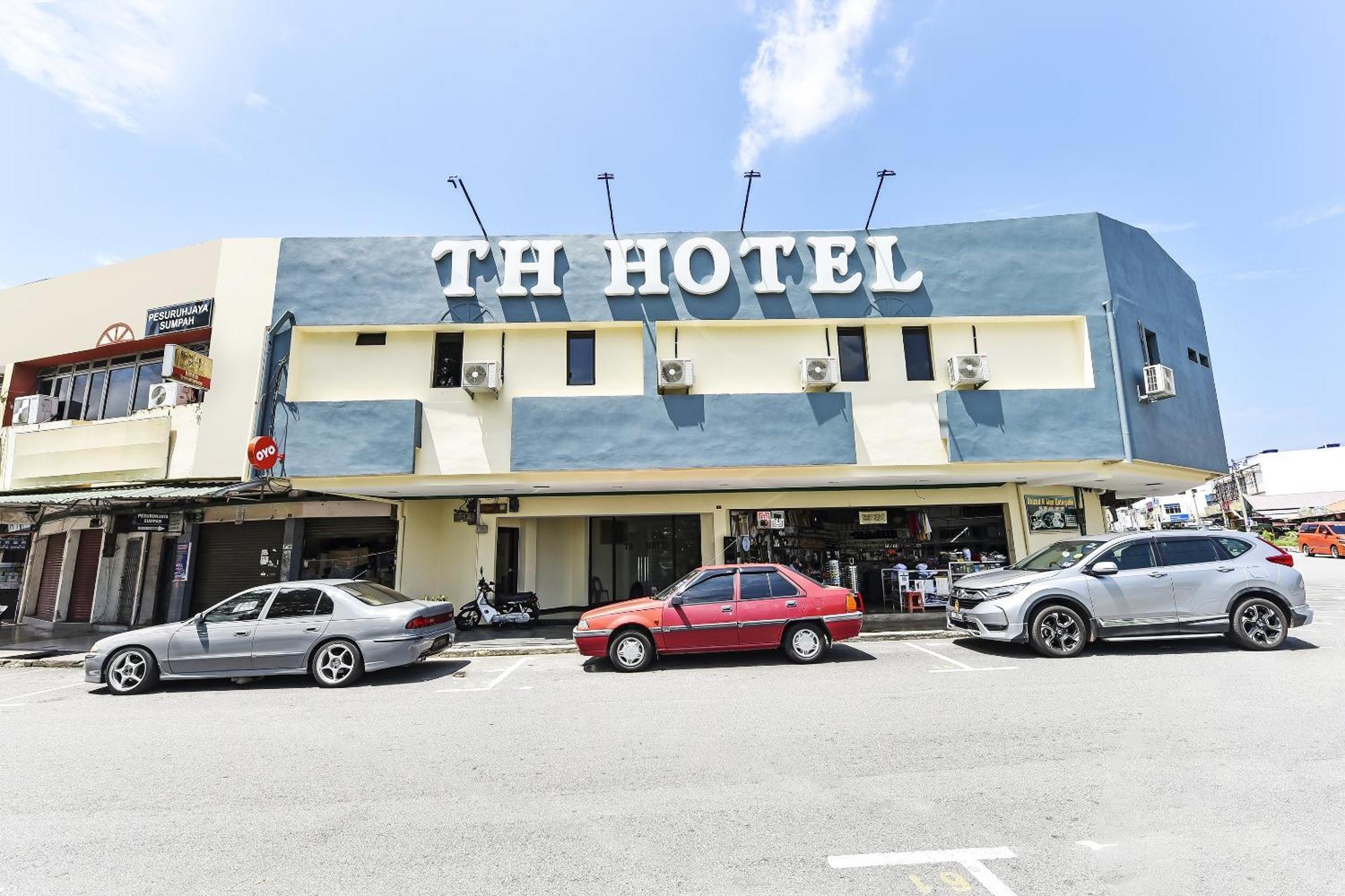 Oyo 90445 Th Hotel Bahau Esterno foto