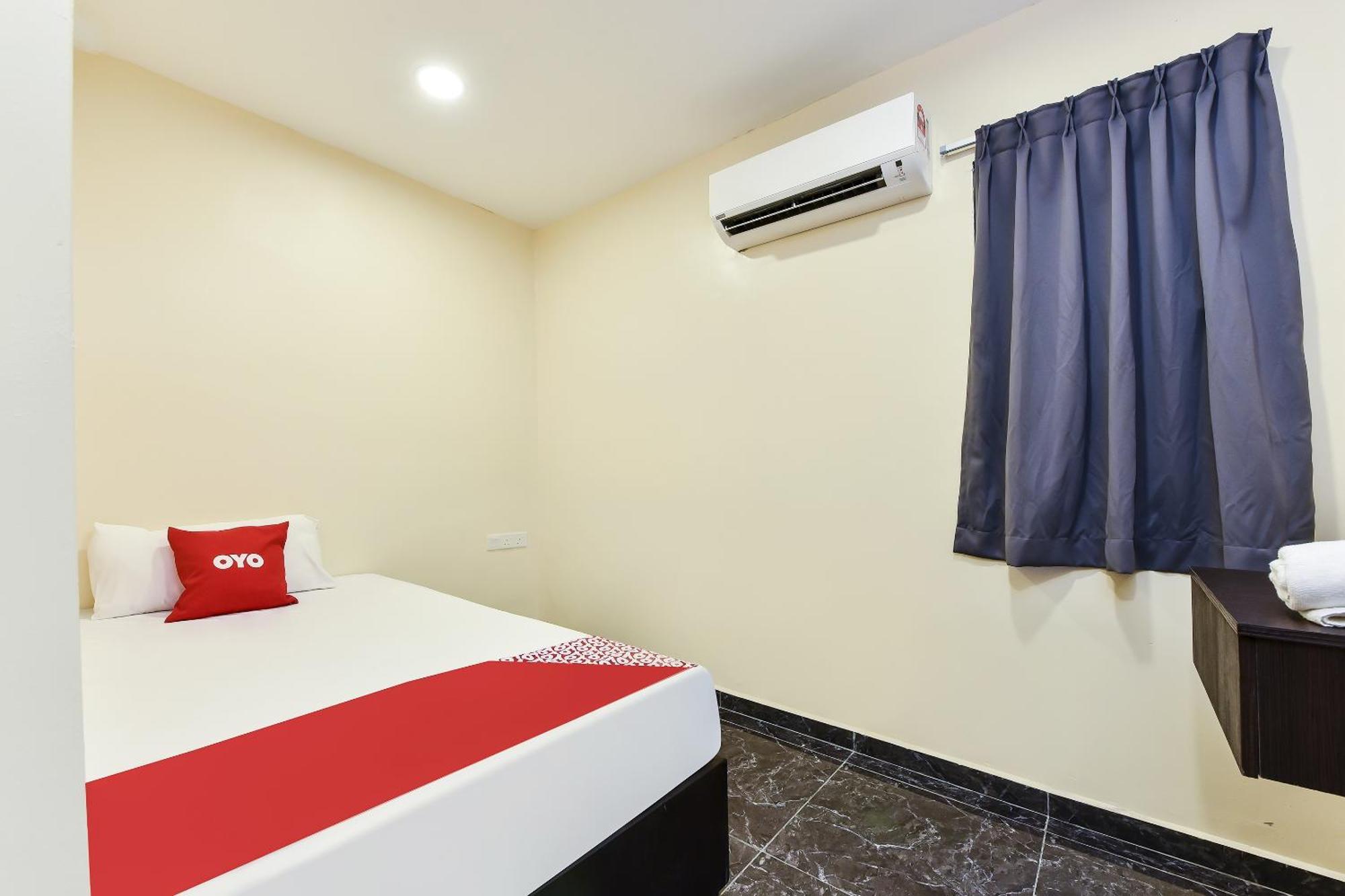 Oyo 90445 Th Hotel Bahau Esterno foto