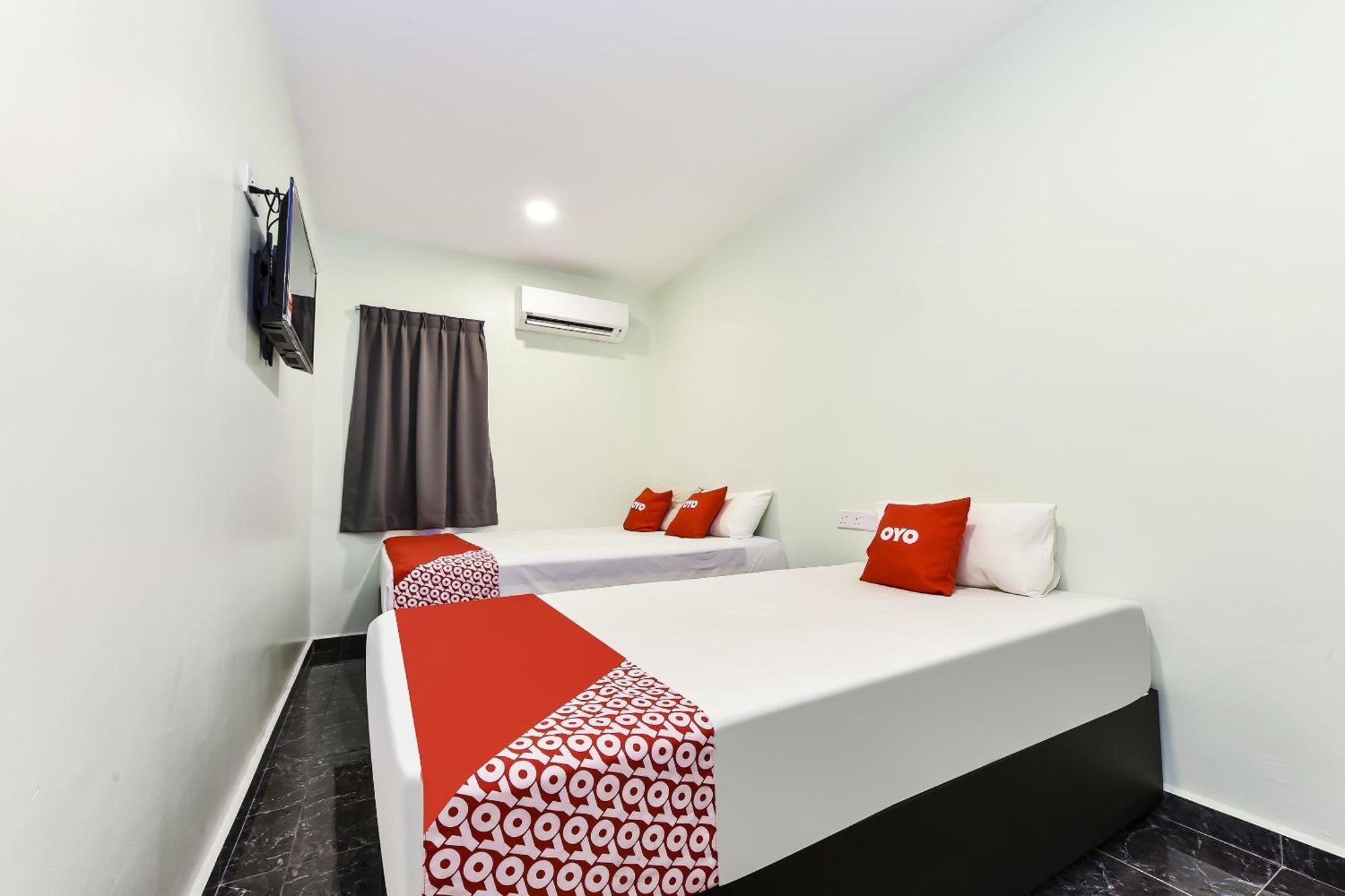 Oyo 90445 Th Hotel Bahau Esterno foto
